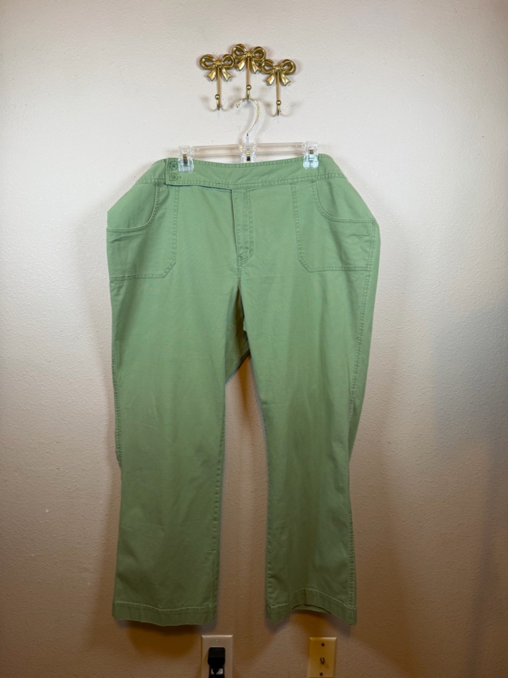 Venezia Straight-Leg Chinos Pants in Sage Green. Size 24